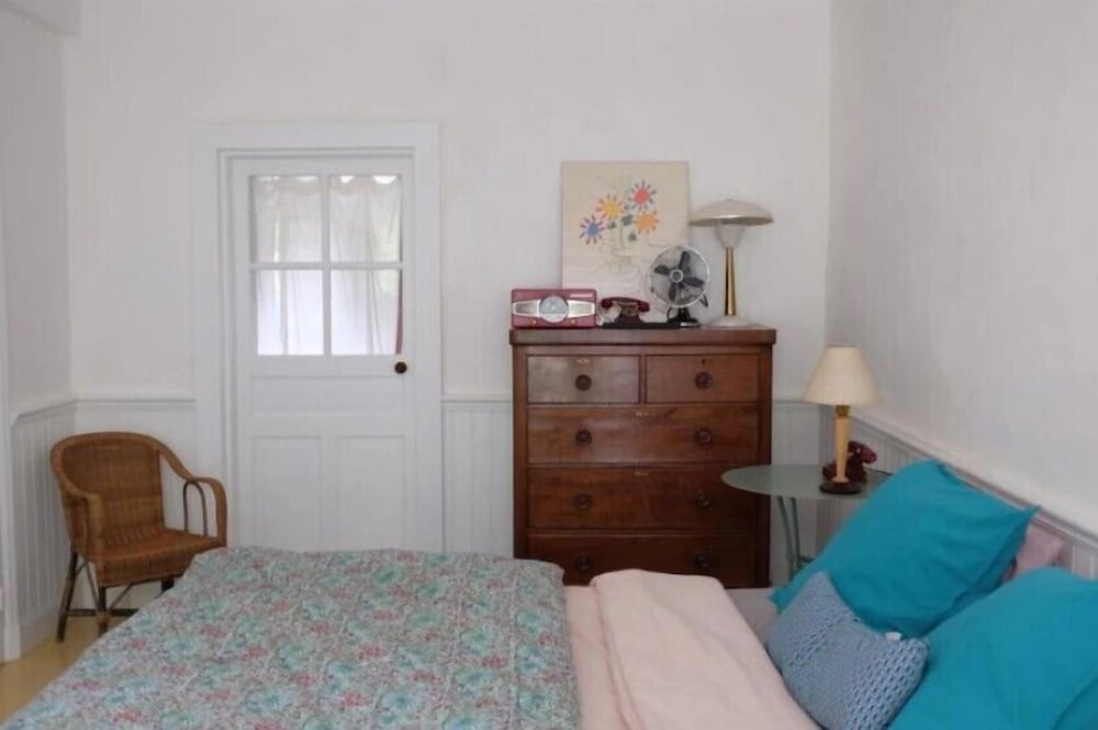 Room, Garden View