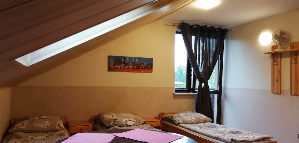 Standard Triple Room, 3 Twin Beds, Ensuite photo 2