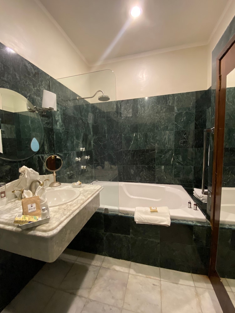 Deluxe Room, Park View - Photo 4