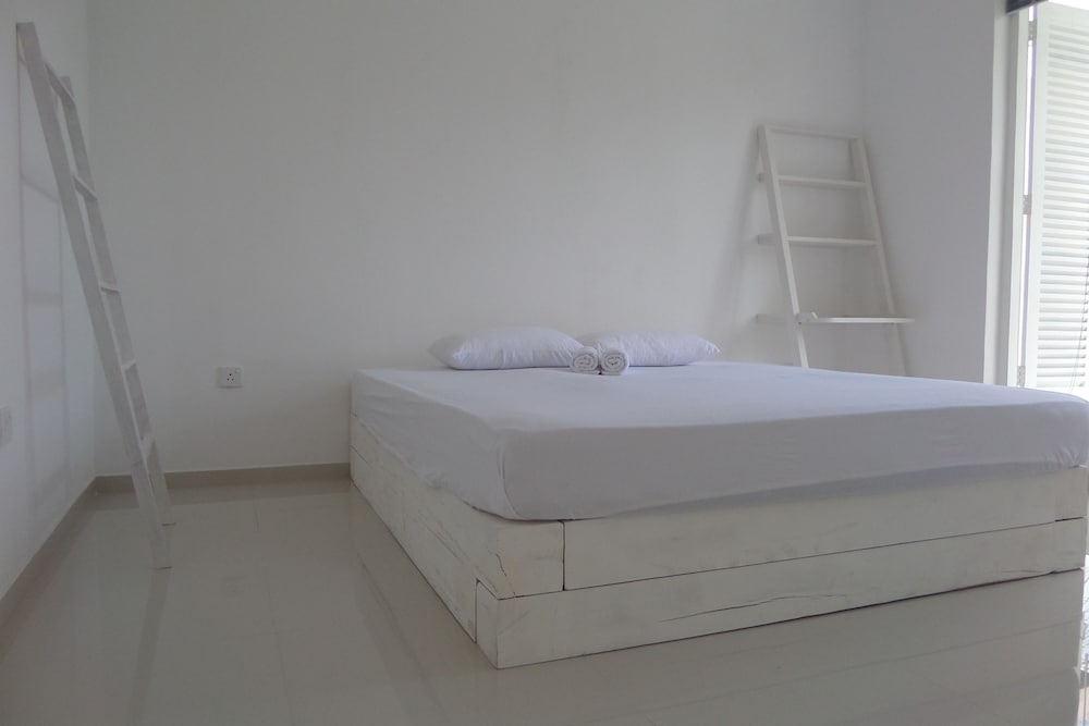 Luxury Apartment, 1 King Bed, Garden View photo 3