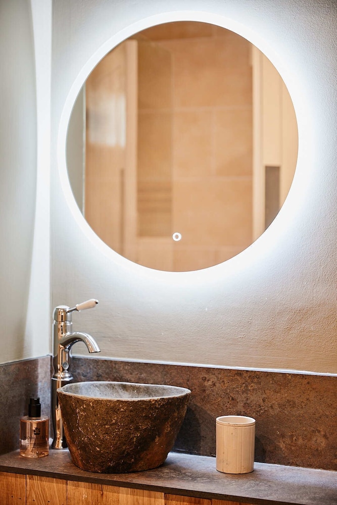 Deluxe Twin Room, Ensuite - Photo 9