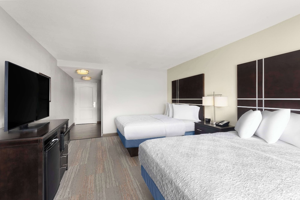 Room, 2 Queen Beds, Non Smoking, Refrigerator & Microwave photo 1