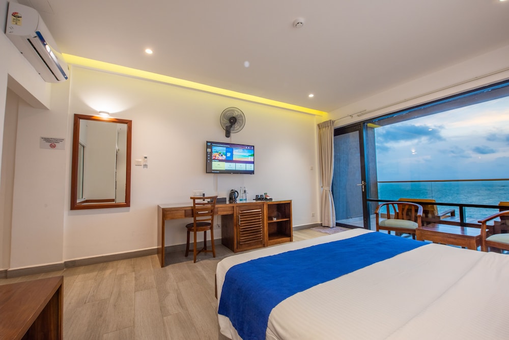 Deluxe Double Room, 1 Double Bed, Ocean View - Photo 4
