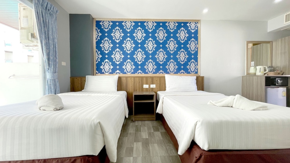 Superior Room, 2 Twin Beds, Pool View - Photo 4