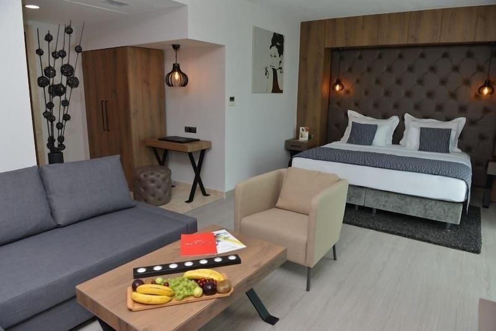 Suite, Jetted Tub