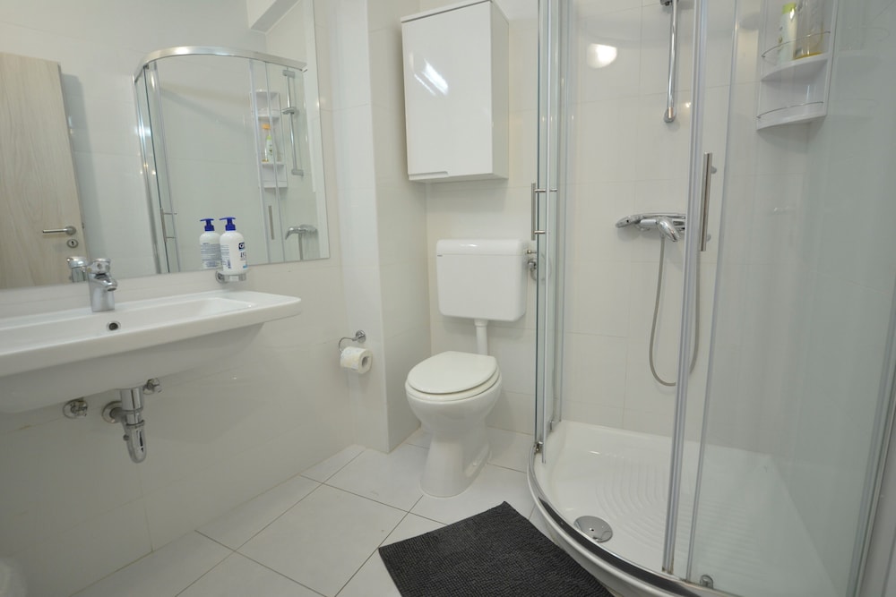 Classic Triple Room, Multiple Beds, Balcony, Garden View photo 3