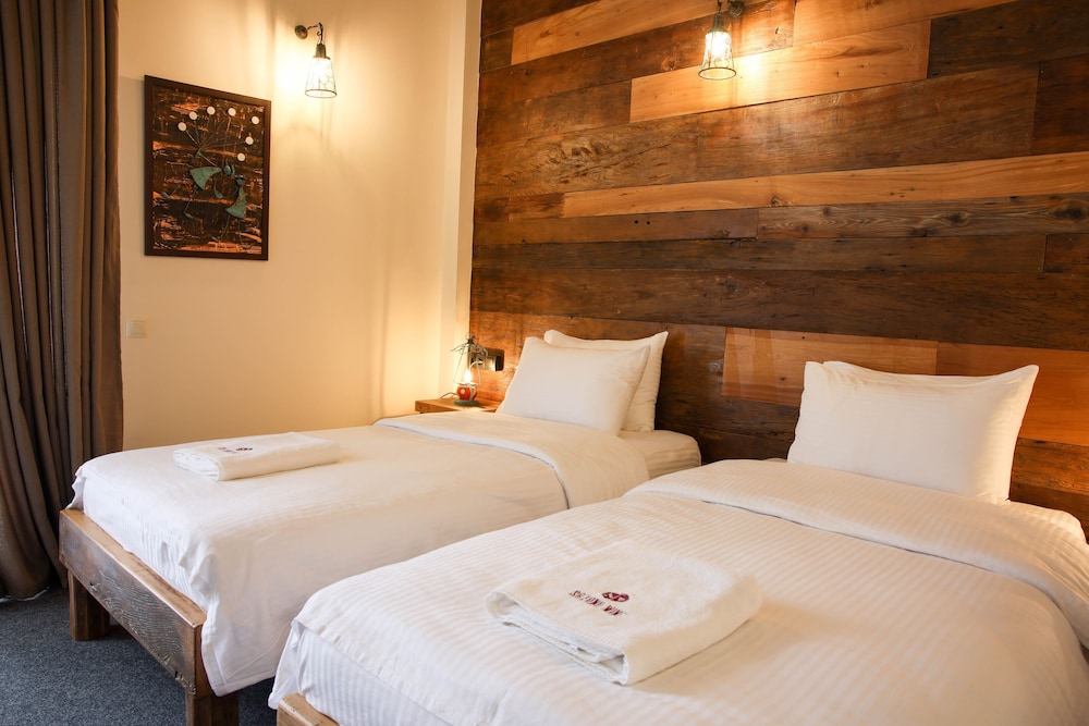 Standard Room, 2 Twin Beds, Non Smoking - Photo 3