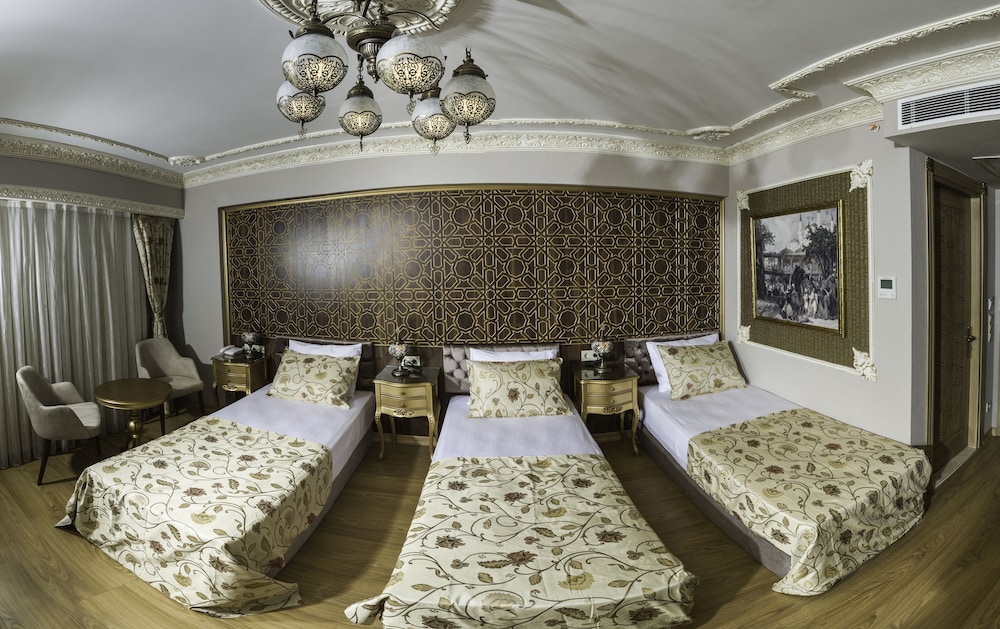 Deluxe Triple Room photo 2