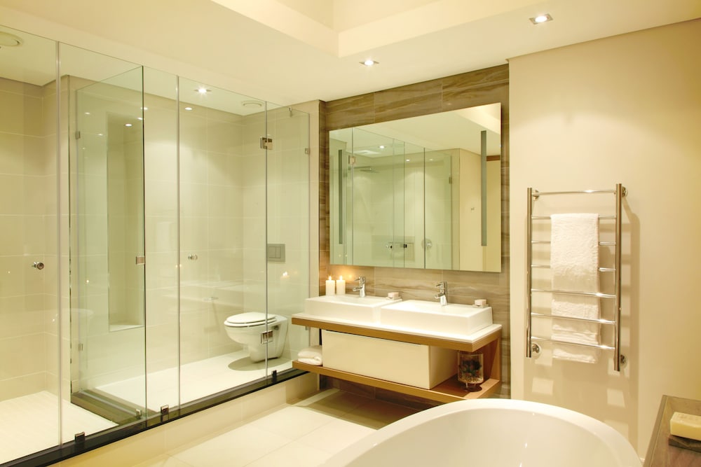 Luxury Two-Bedroom Apartment - Photo 6