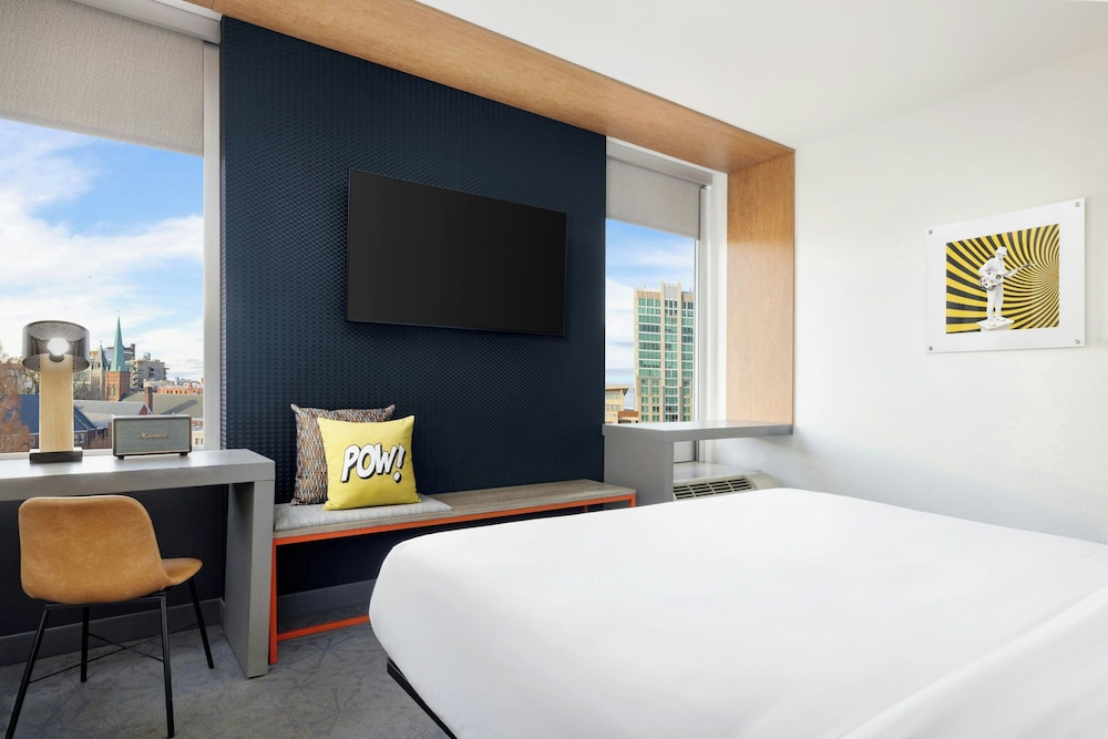 Traditional Room, 1 King Bed, City View (Hearing Accessible) photo 1