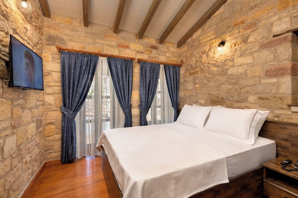 Deluxe Room, 1 Queen Bed, Courtyard View, Courtyard Area photo 1