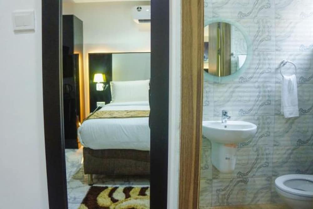 Deluxe Room - Photo 29