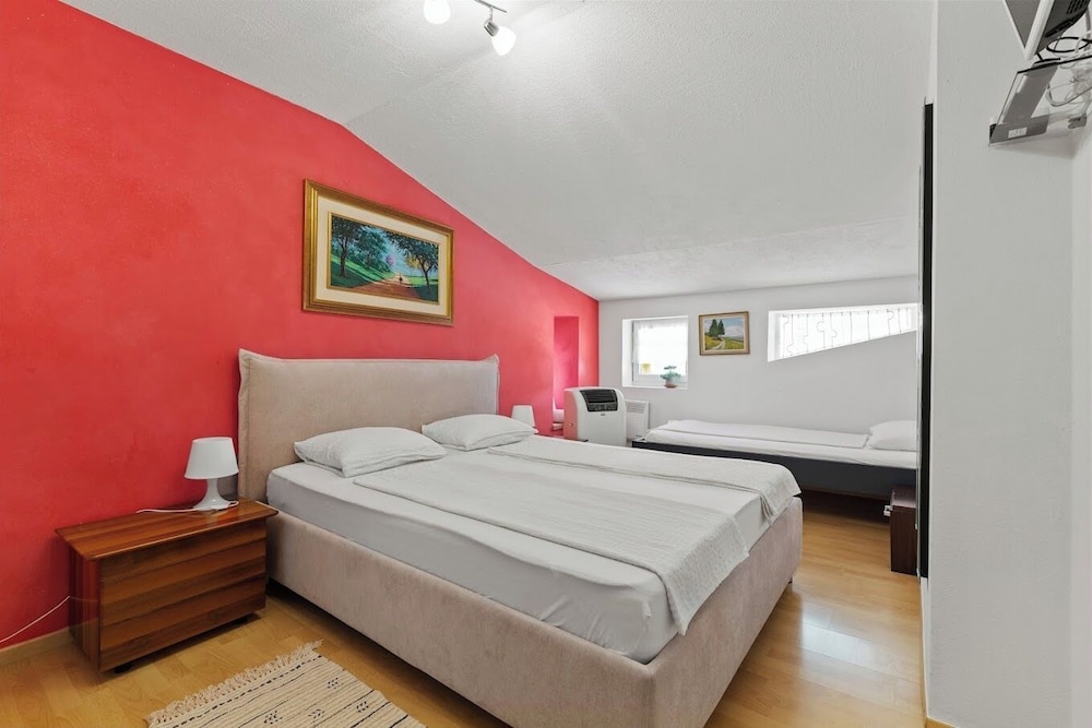 Standard Triple Room, Private Bathroom