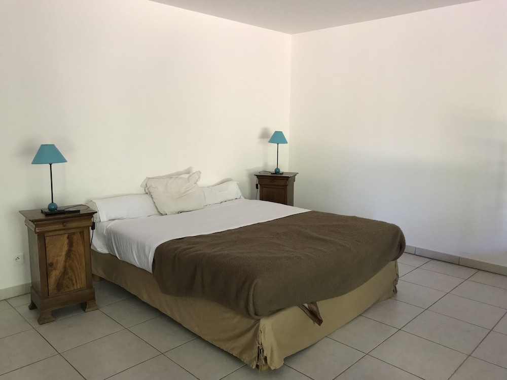 Suite, 1 Queen Bed, Non Smoking photo 2