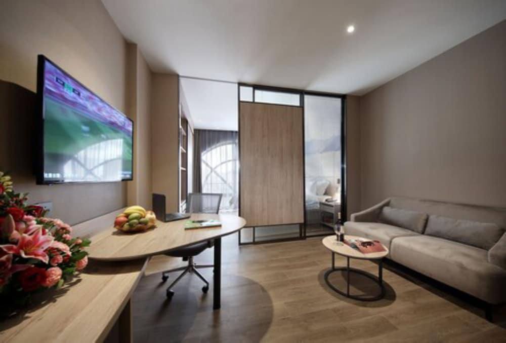Deluxe Suite - Photo 2