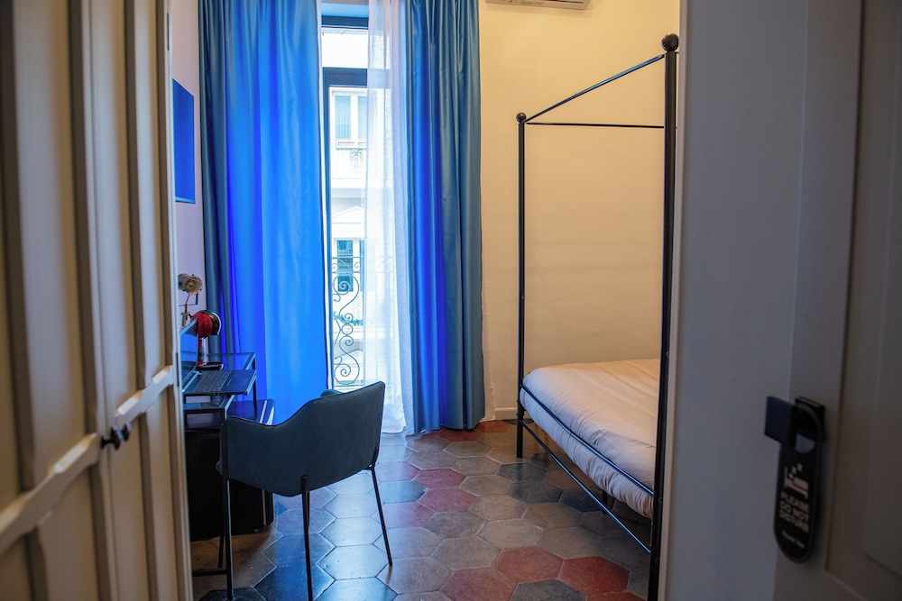 Comfort Room, Balcony, City View