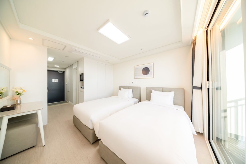 Standard Twin Room (2F THEBOWL breakfast 50% off 22,000 to 11,000 KRW, on-site payment for up to 2) photo 3