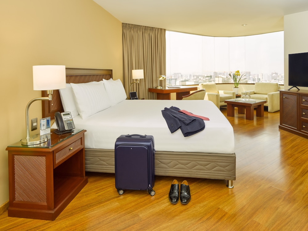Premium Suite, 1 King Bed - Photo 1