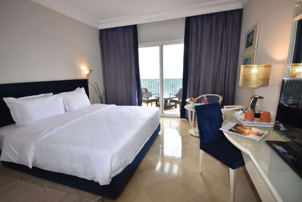 Deluxe Room, Garden View - Photo 4