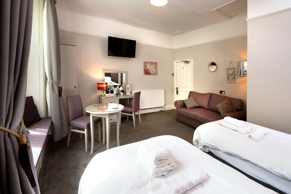 Double or Twin Room, Ensuite (Room 5) photo 2