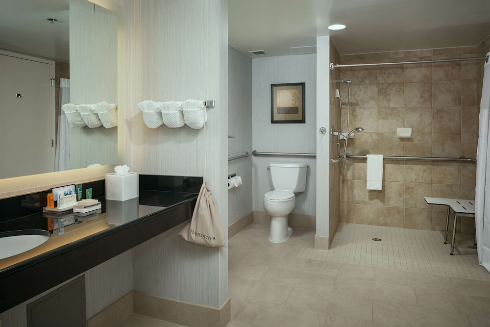 Executive Room, 1 Double Bed, Accessible (Mobility & Hearing, Shower) - Photo 1