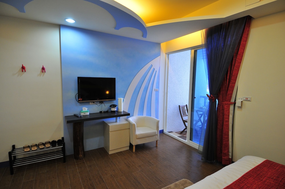 Signature Triple Room, Multiple Beds, Non Smoking, Partial Ocean View photo 3