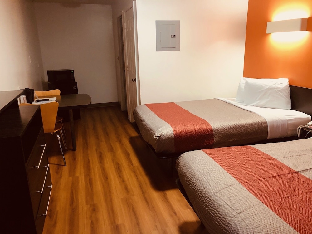 Deluxe Room, 2 Double Beds, Smoking, Refrigerator & Microwave photo 3