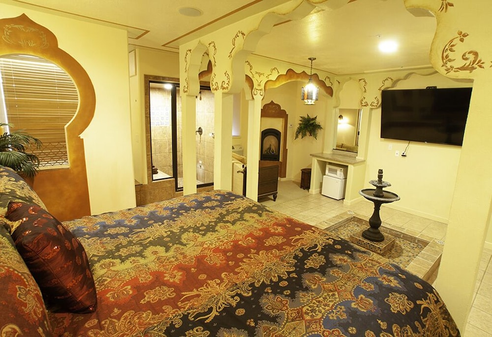 Suite, 1 King Bed (Morocco Theme) photo 2