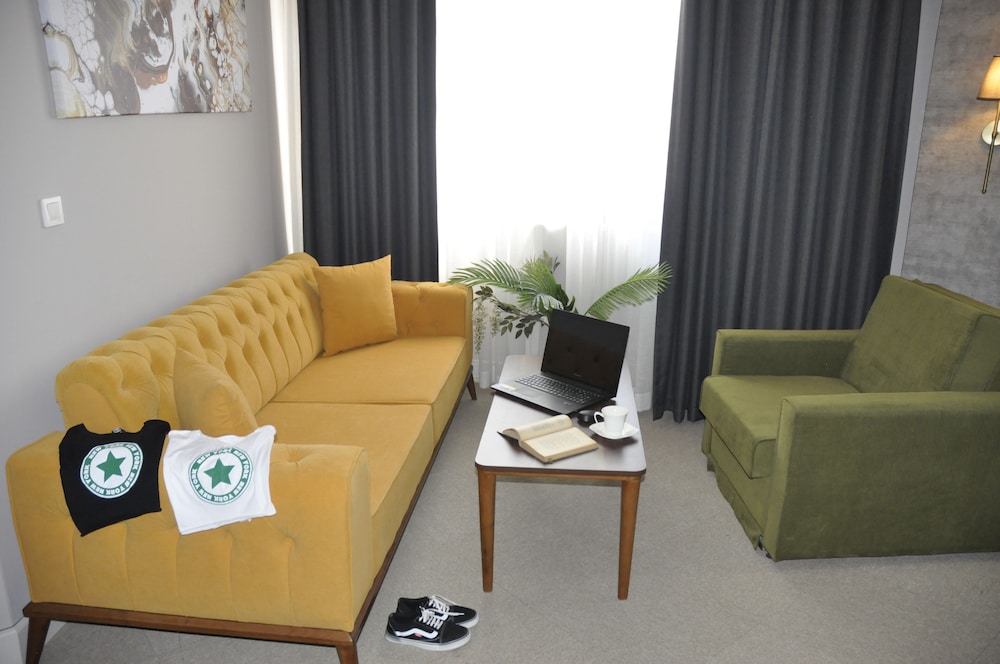 Corner Suite - Photo 10