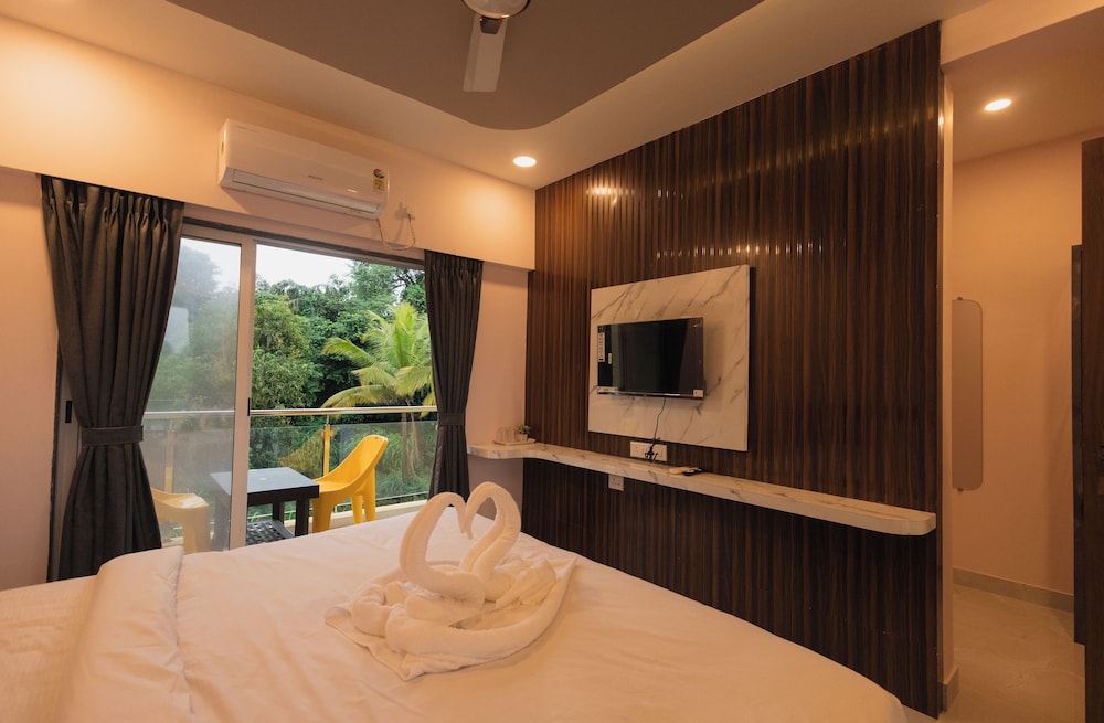 Superior Double Room, Balcony, City View