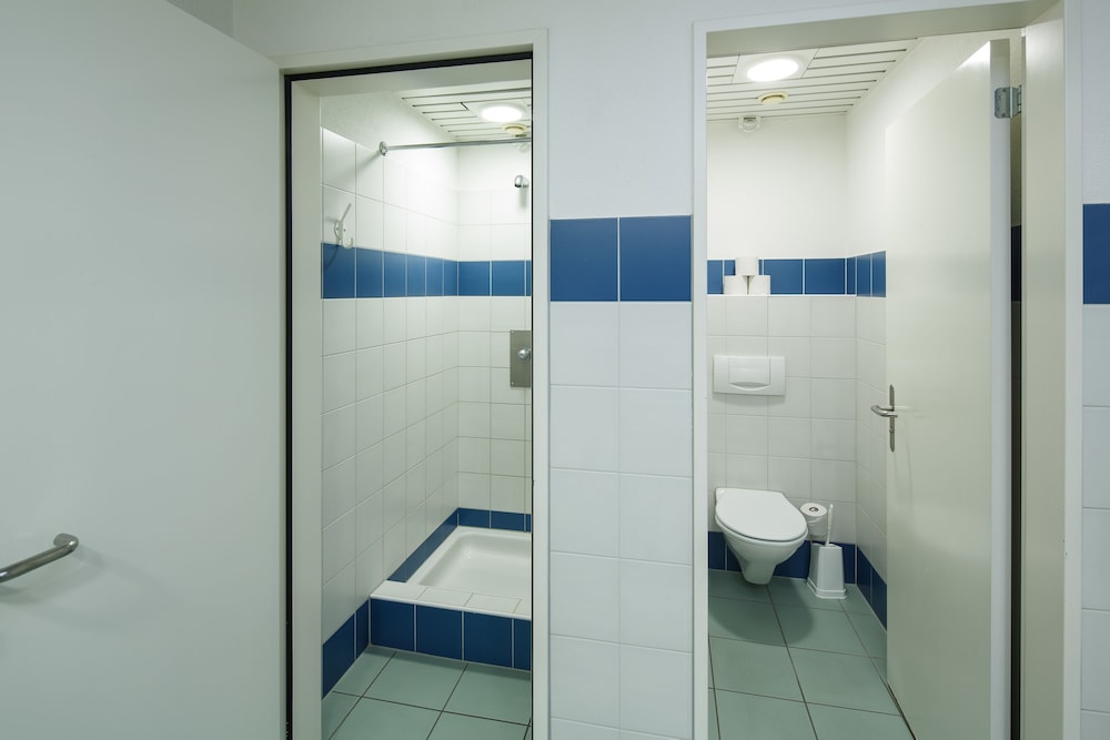 Basic Room, 2 Twin Beds (Hostel room for 2) photo 2