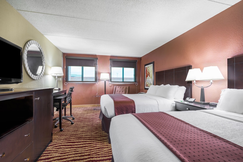Standard Room, 2 Queen Beds, Refrigerator - Photo 5