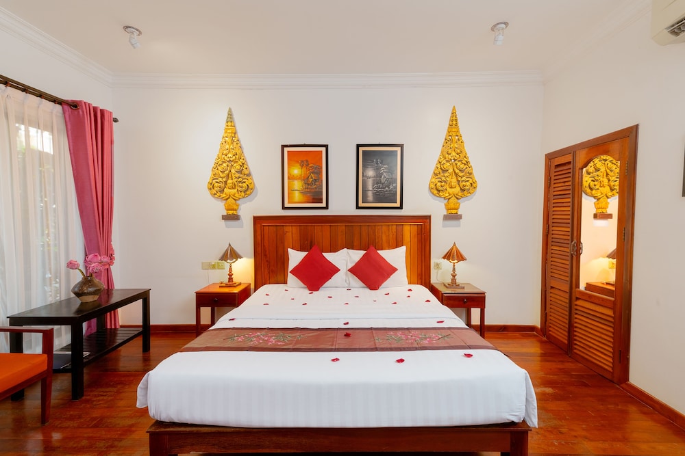 Deluxe Room - Pool View