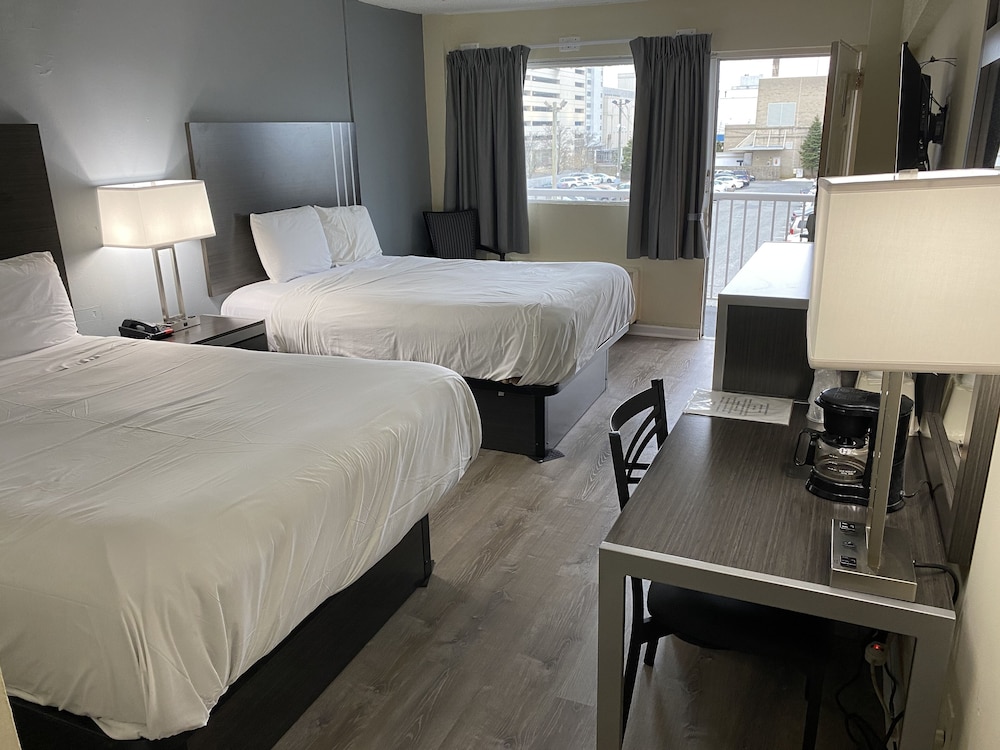 Standard Room, 2 Queen Beds, Non Smoking - Photo 7
