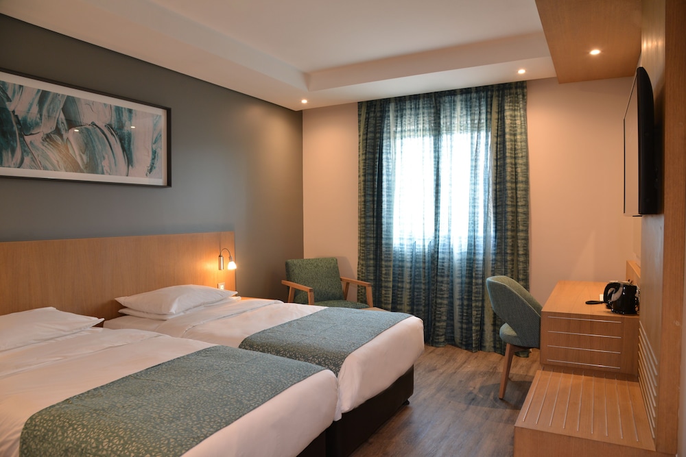 Twin Room, Non Smoking - Photo 2