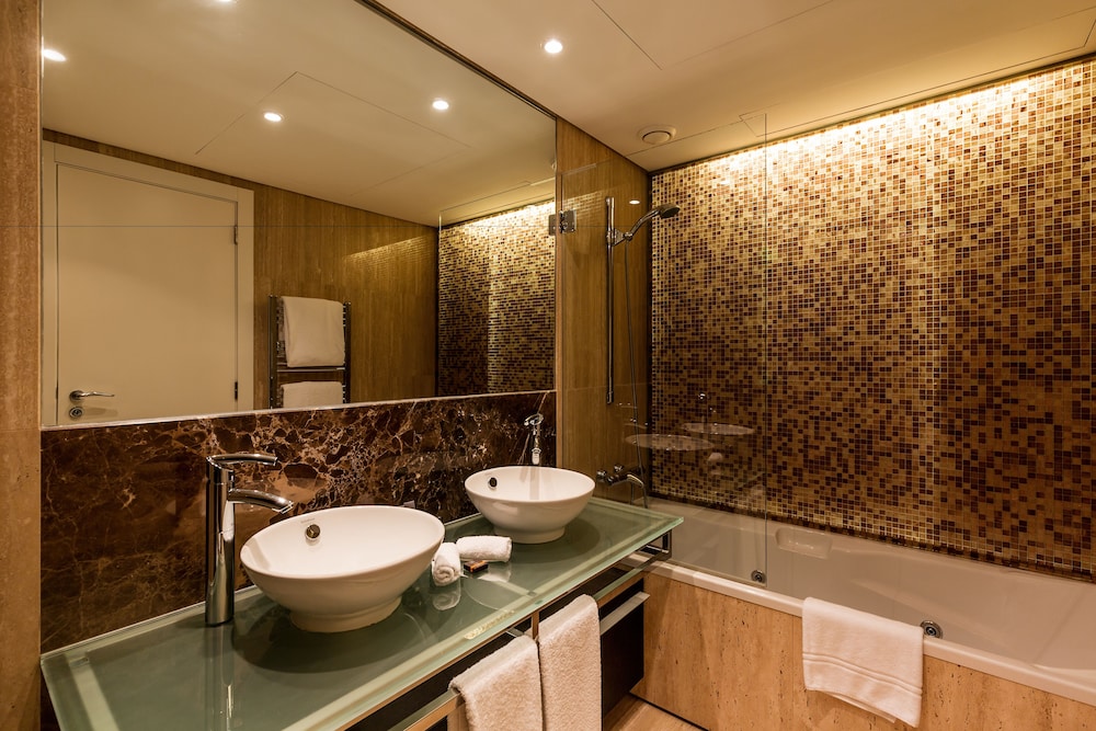 Luxury Suite, 2 Bedrooms - Photo 9