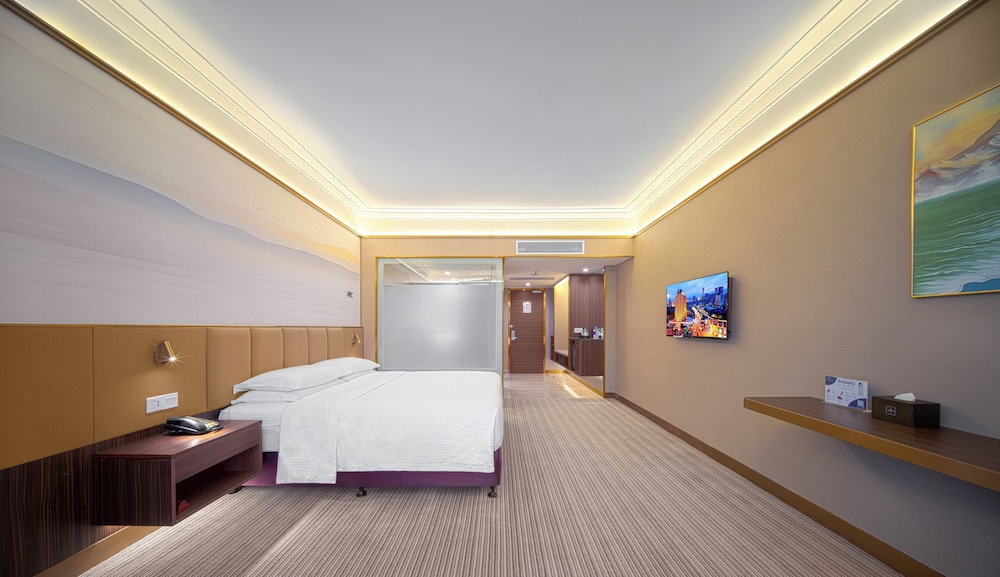 Premier Deluxe King Bed Room - Photo 8