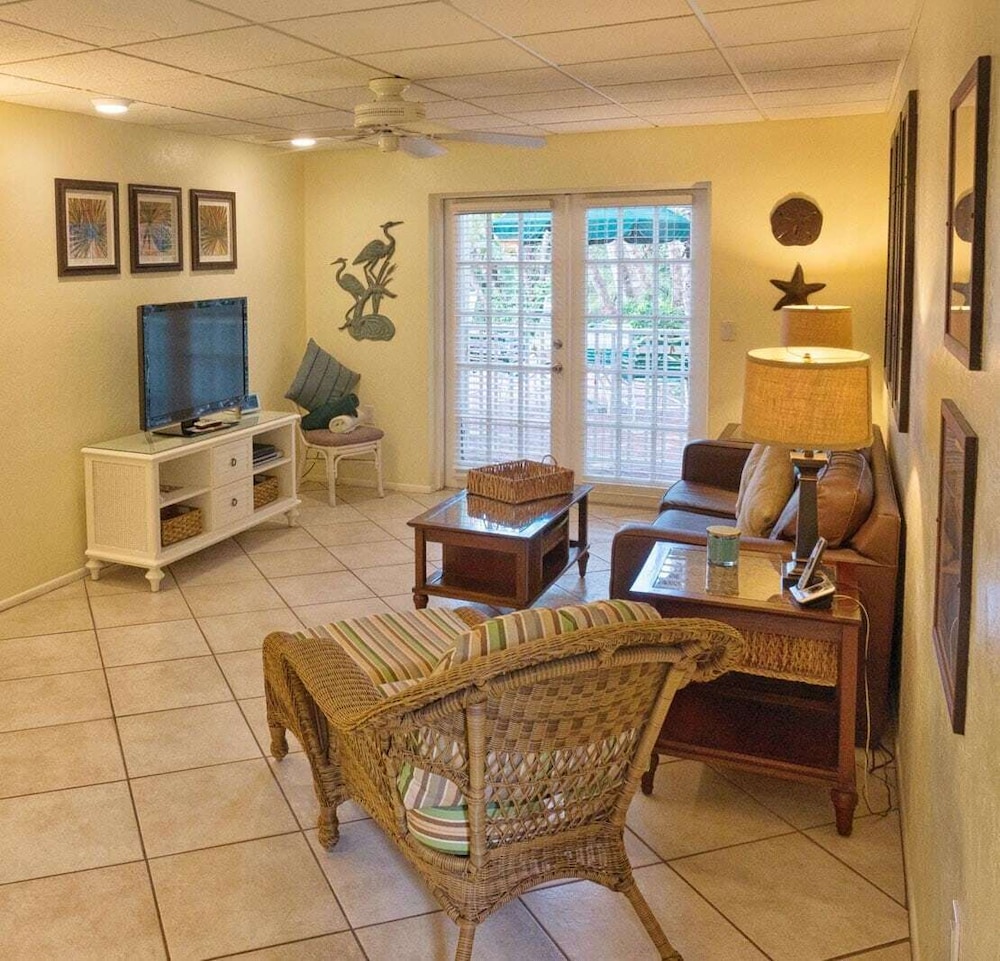 Condo, 1 Bedroom, Poolside (126 Sea Breeze)