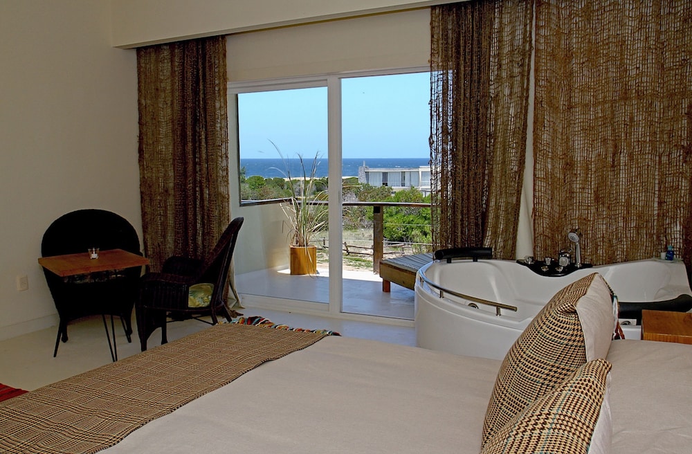 Exclusive Double or Twin Room, Partial Sea View photo 1