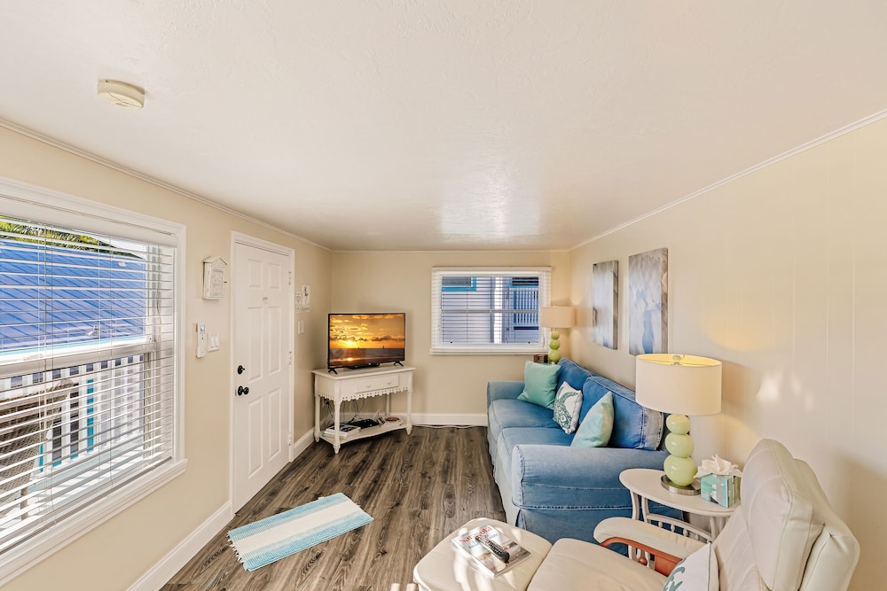 The Lookout, 1 King Bedroom 1 Bath