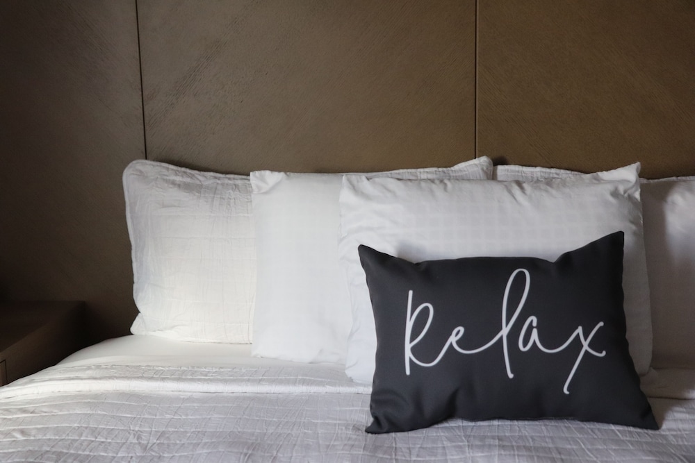 Traditional Room, 1 King Bed - Photo 1