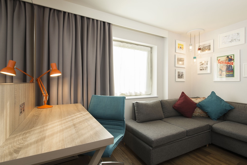 Premium Room, 1 Double Bed with Sofa bed - Photo 5