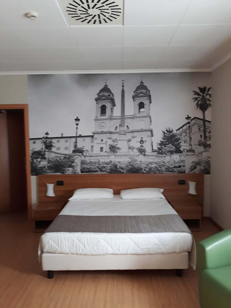 Standard Double Room Single Use photo 1