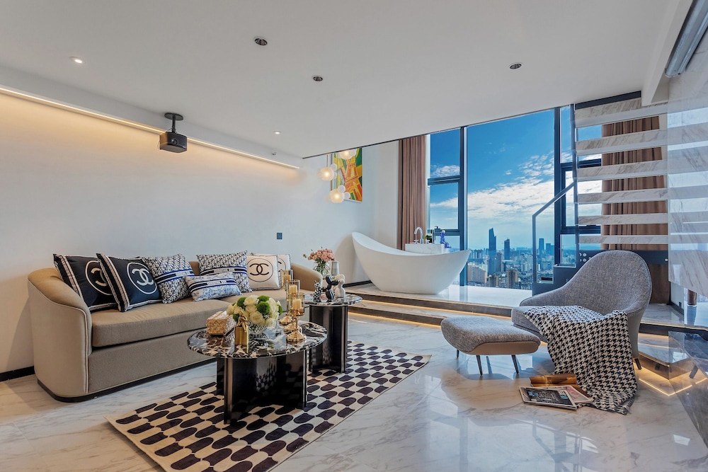 Luxury Studio Suite, 1 King Bed, City View