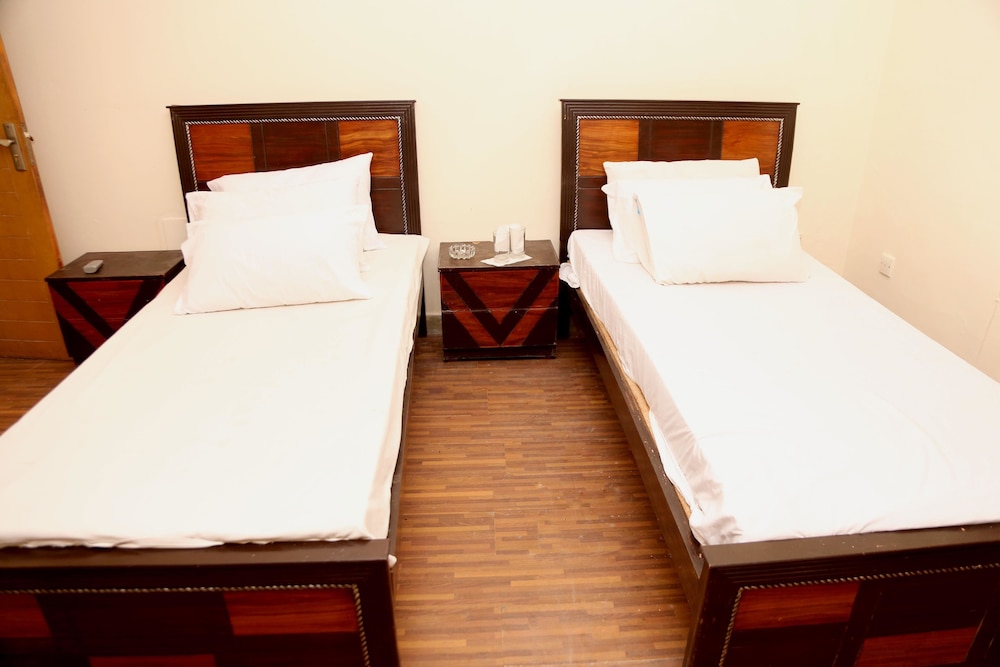 Standard Twin Room, 2 Twin Beds - Photo 1