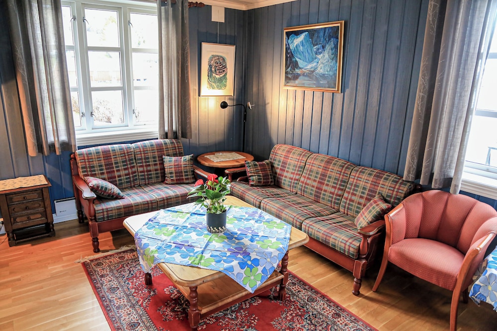 House, Multiple Beds, Kitchen, Garden View photo 3