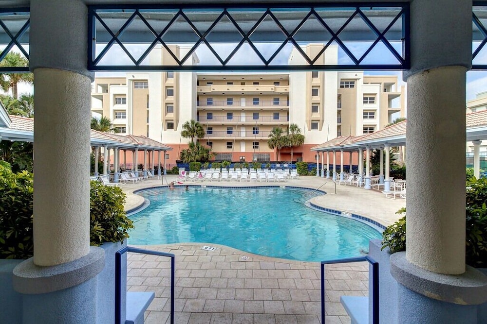 Sunny 3BR Condo Steps to Beach Pool NSB FL, 사진 7