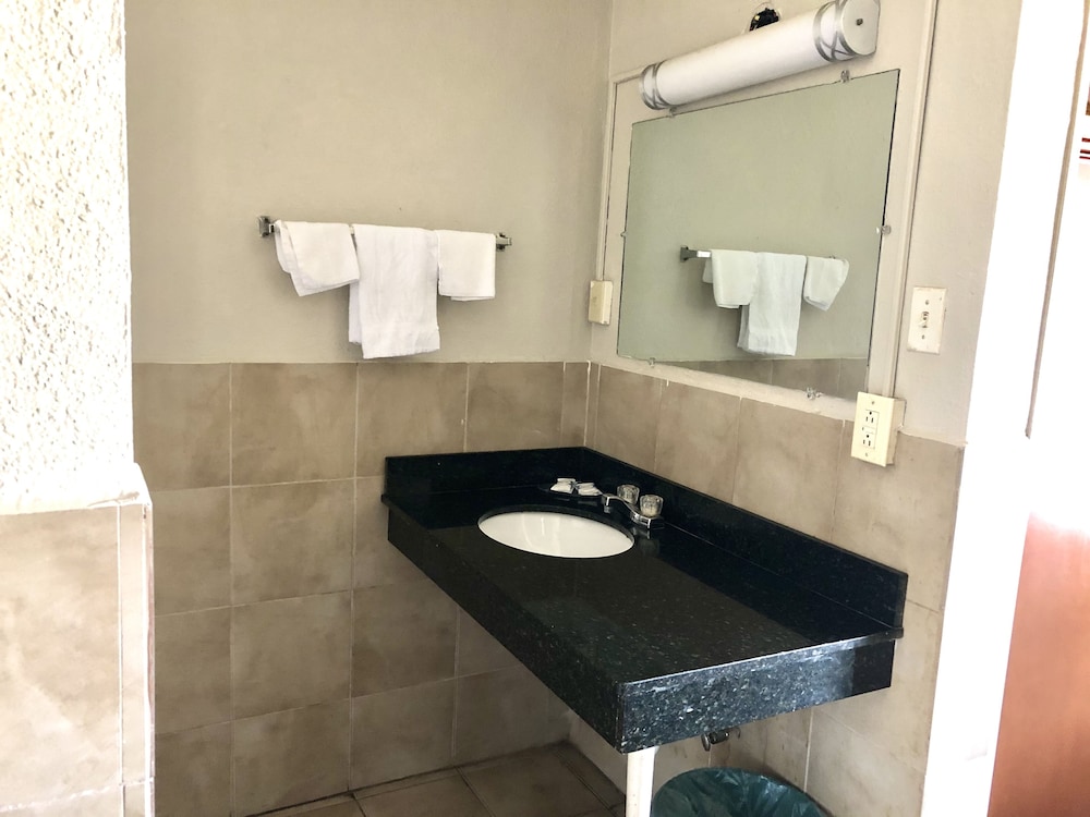 Basic Single Room photo 3