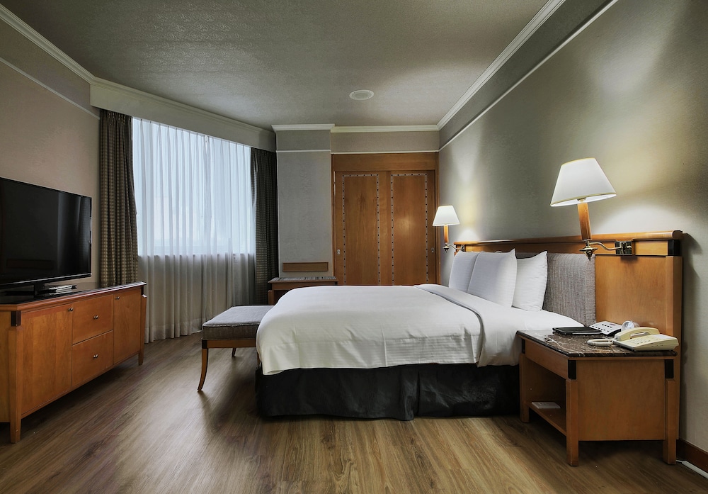 Executive Queen Room (Please read Special Check-in Instruction before booking) photo 1