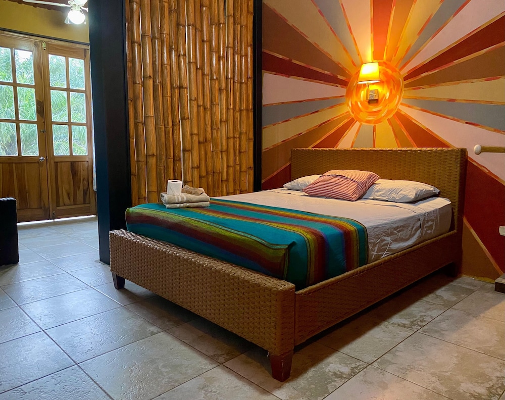 Deluxe Studio Suite, Partial Ocean View